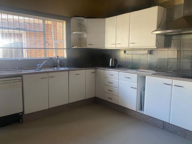 **Captivating Four-Bedroom Home in Ladybrand: Your Dream Lifestyle Awaits!** - Photo 9