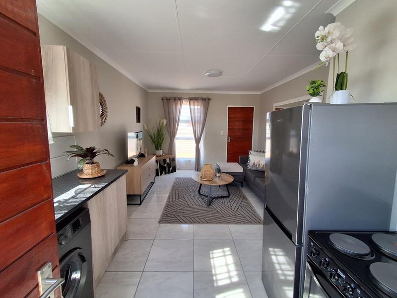 2 Bedroom Full Title Home in Secure Complex - Photo 3