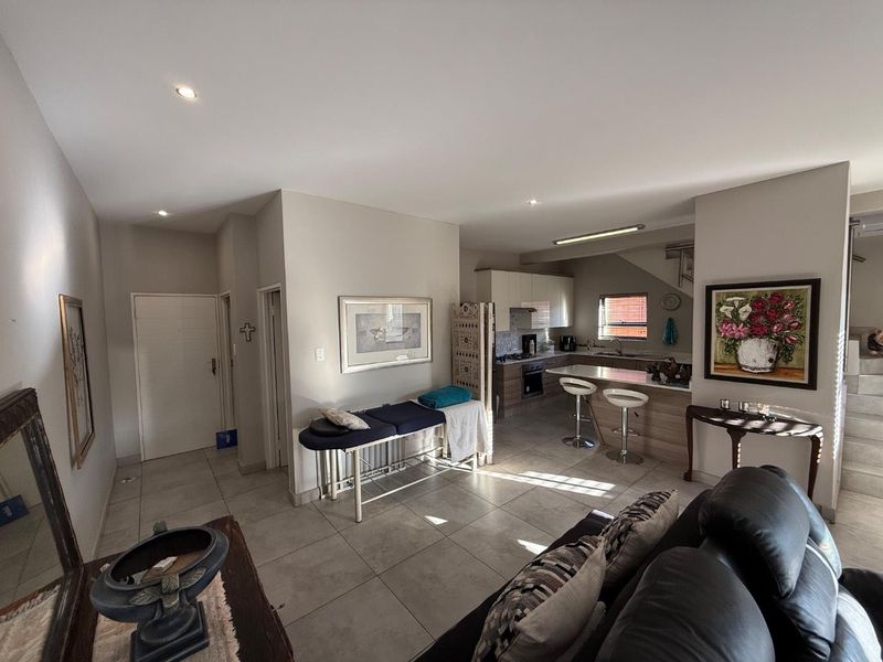 Stylish 3-Bedroom Semi-Detached Duplex with Private Garden and Modern Finishes - Photo 6