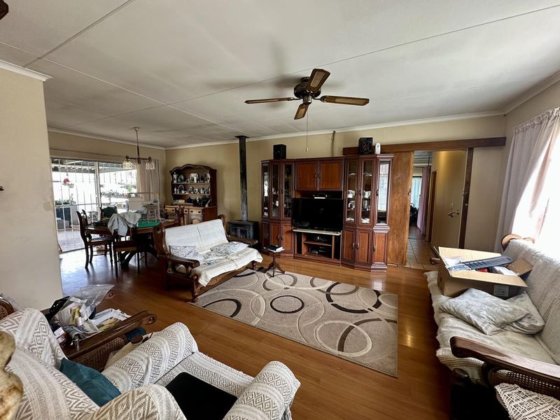 Spacious Family Home with Flatlet & Pool on Corner Stand - Photo 3