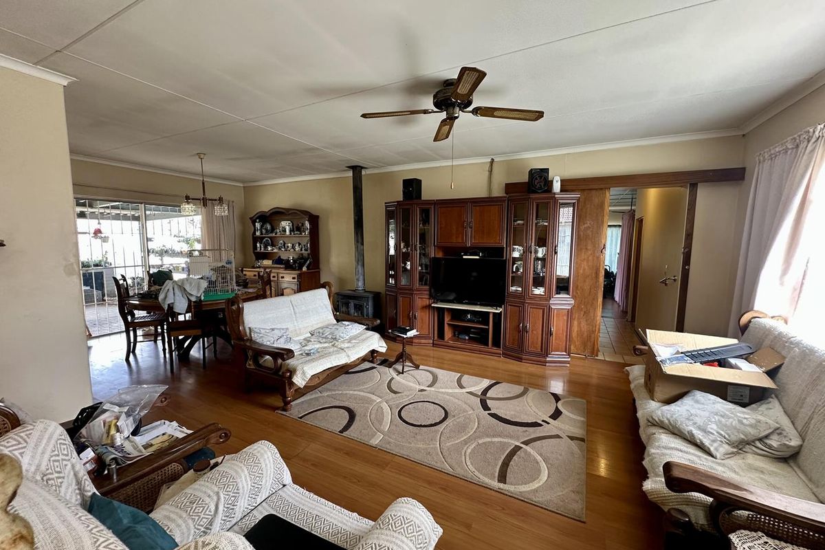 Spacious Family Home with Flatlet & Pool on Corner Stand - Photo 3