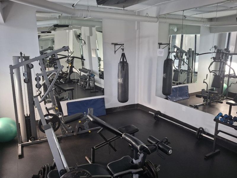 A BEAUTIFULLY FURNISHED TWO BEDROOM GARDEN APARTMENT - Photo 6