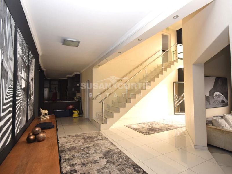 4 BEDROOM HOUSE IN EXT 15, IS FOR SALE - Photo 4