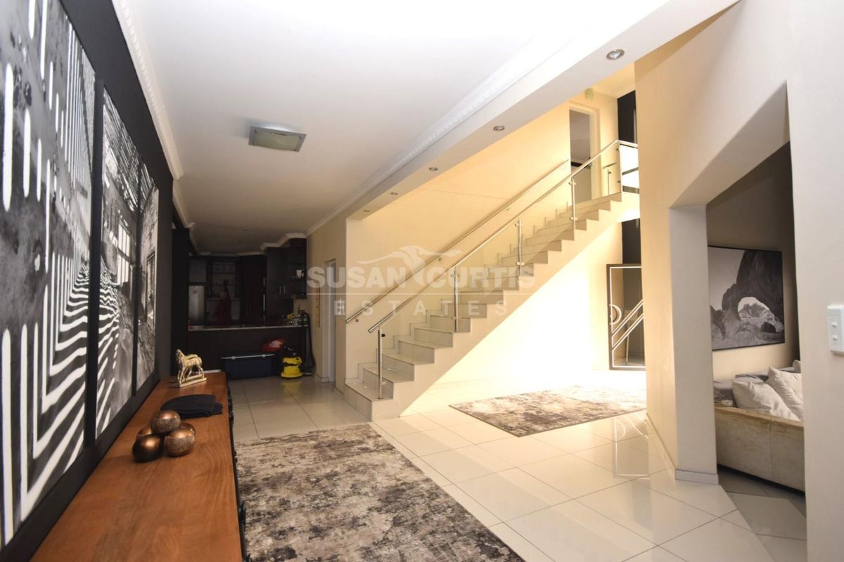 4 BEDROOM HOUSE IN EXT 15, IS FOR SALE - Photo 4