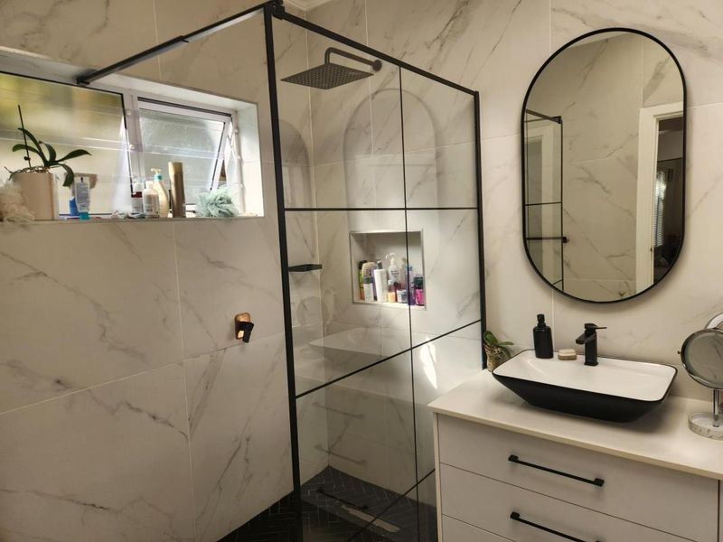 Character, Comfort & Modern Convenience in the Heart of Kensington - Photo 6