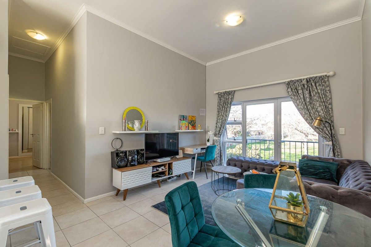 Modern 2-Bedroom Apartment in the Heart of Claremont, Cape Town - Photo 3