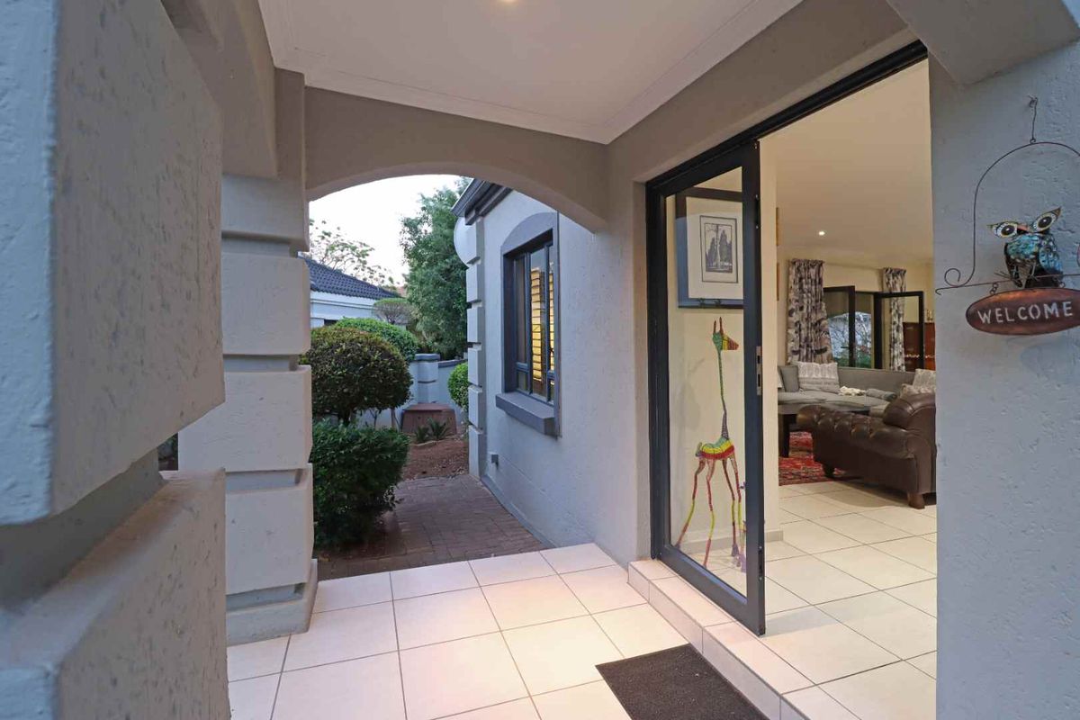 Exceptional 3 bedroom home in the sought after Featherbrook Estate. - Photo 3