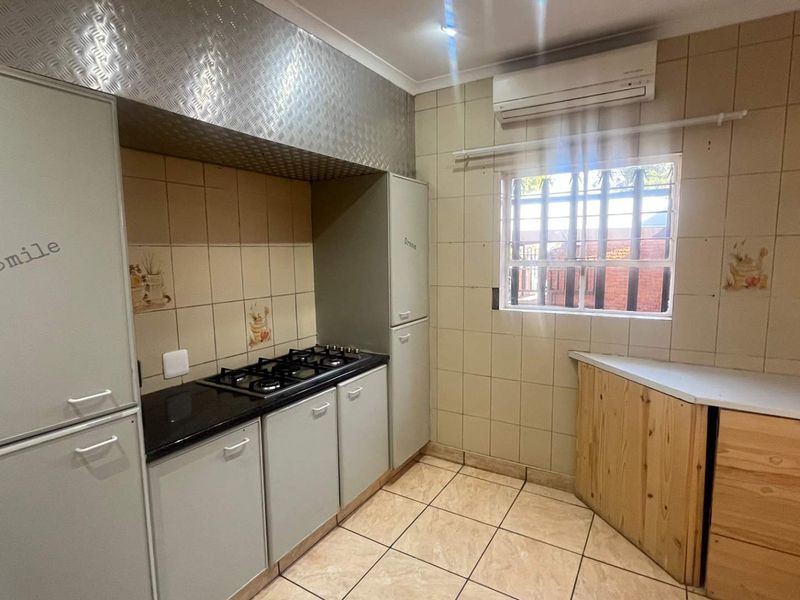 Property in Brackendowns - Photo 6
