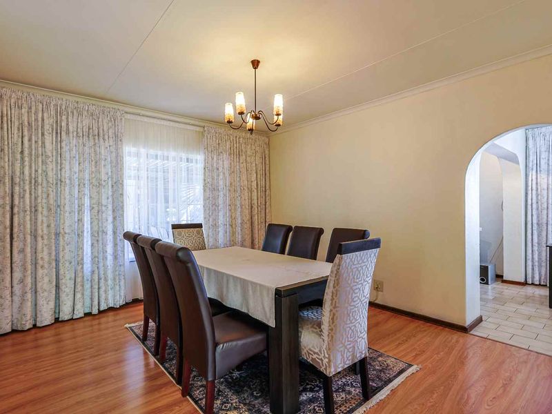 Spacious 4 Bedroom Family Home in Sought-After Garsfontein - Photo 8