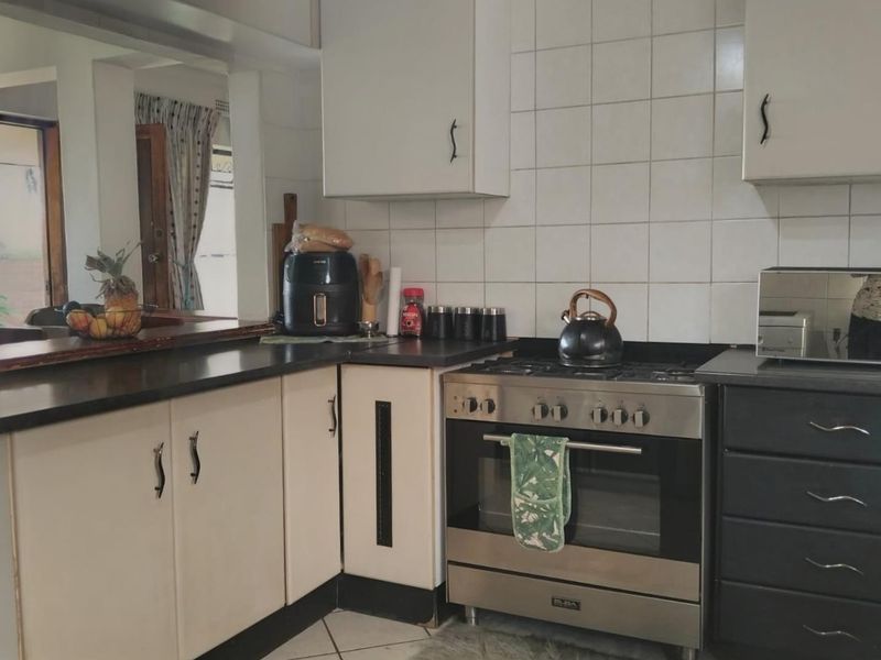 3-Bedroom Home with Flatlet in Verwoerdpark – Endless Potential! - Photo 5