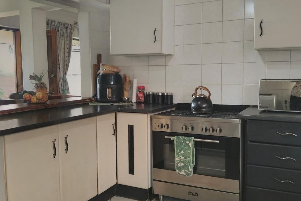 3-Bedroom Home with Flatlet in Verwoerdpark – Endless Potential! - Photo 5