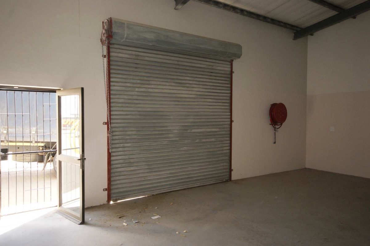 Warehouse in secure Complex - Photo 2
