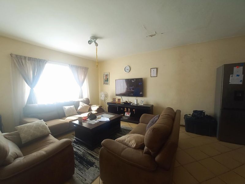 A SPACIOUS APARTMENT - Photo 3