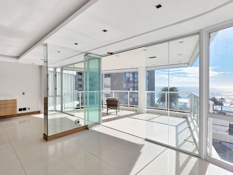 Elegant Coastal Living in the heart of Sea Point - Photo 5