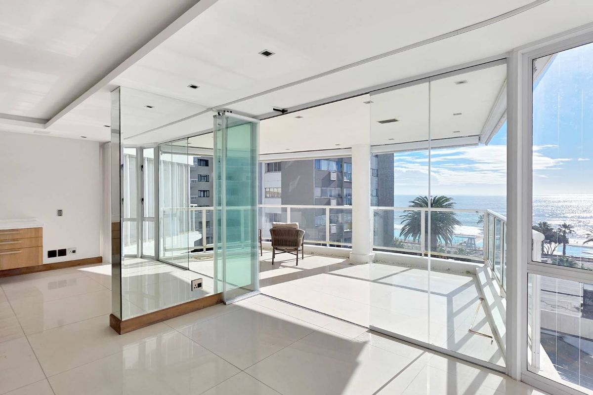 Elegant Coastal Living in the heart of Sea Point - Photo 5