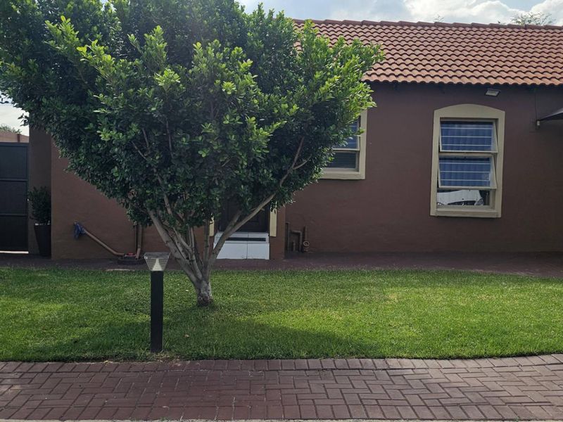 Stunning house to rent at Canal Village - Photo 3