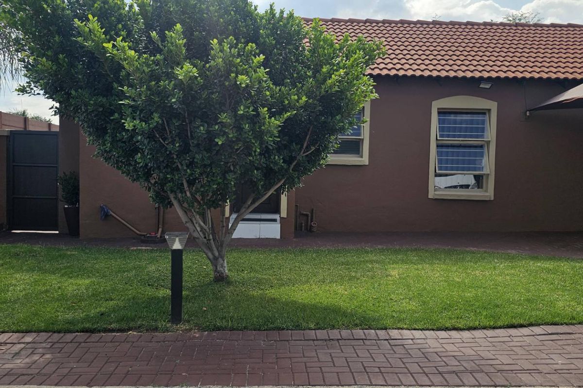 Stunning house to rent at Canal Village - Photo 3