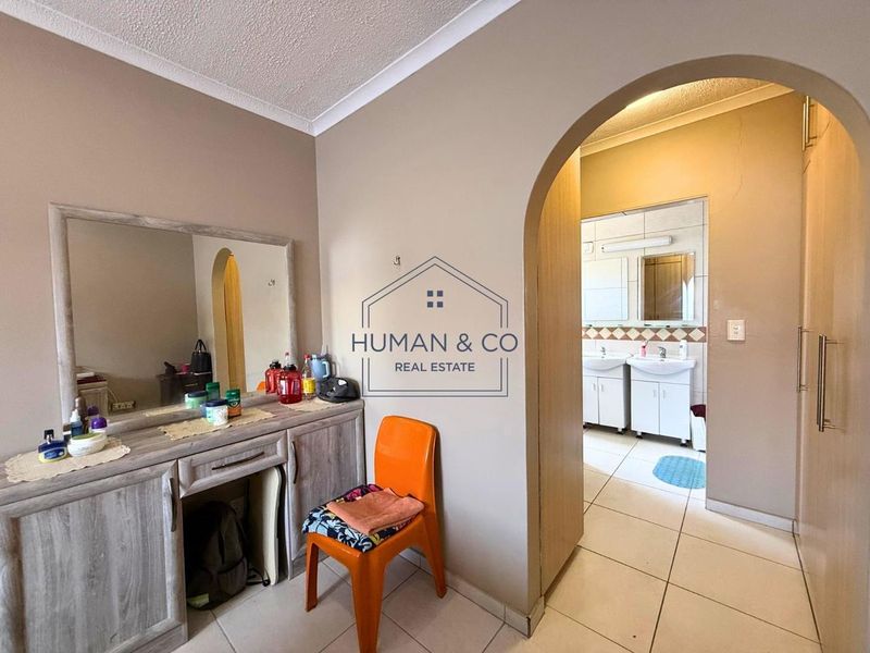 Modern 3-bedroom townhouse in town center - Photo 9