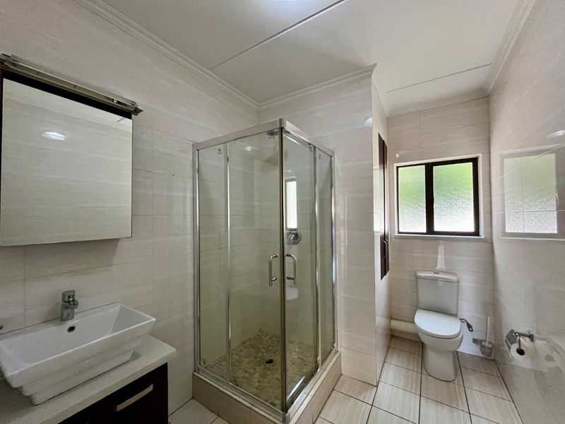 3 Bedroom 2 Bathroom Executive Apartment - Photo 10