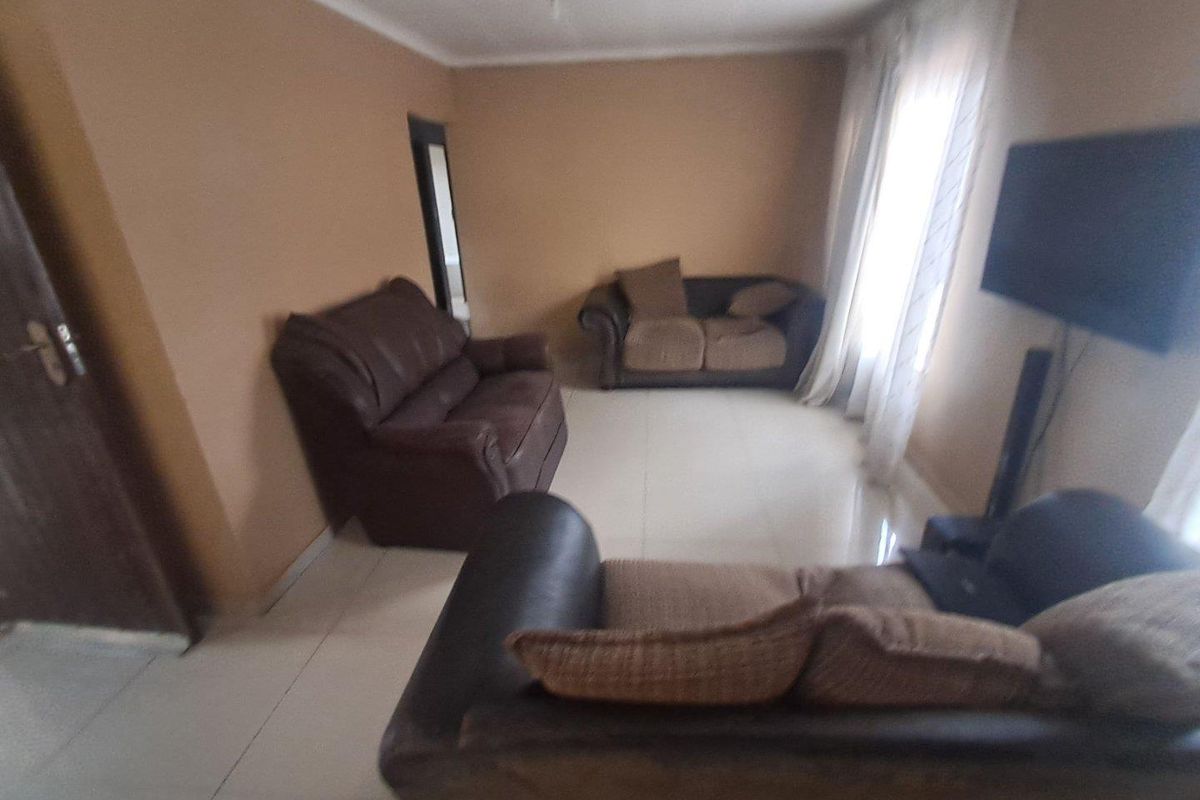 3 BEDROOM HOUSE WITH 6 FLATLETS IN EBONY PARK EXT 6 - Photo 4