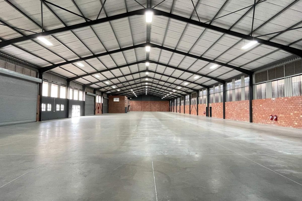 Warehouse in secure Business Park, available immediately! - Photo 4