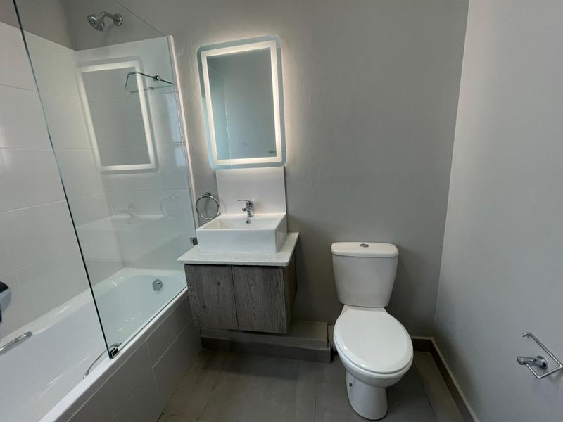 Brand New 2-Bedroom Apartment for Sale – River Views, Rivergate - Photo 8