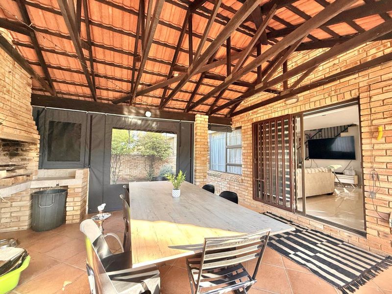 Stunning Full Title 3 Bedroom Cluster with Pool, Solar & Exceptional Entertainment Area in New Redruth - Photo 3