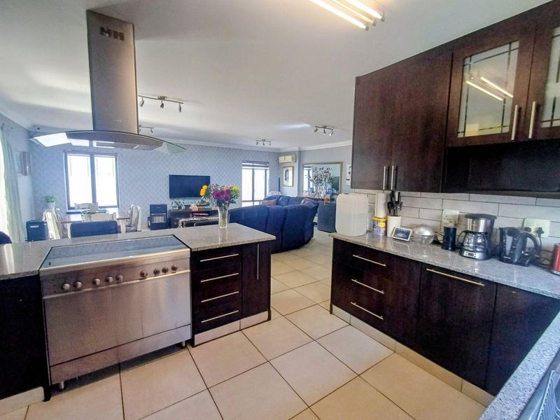Modern, double storey cluster in secure estate - Photo 5