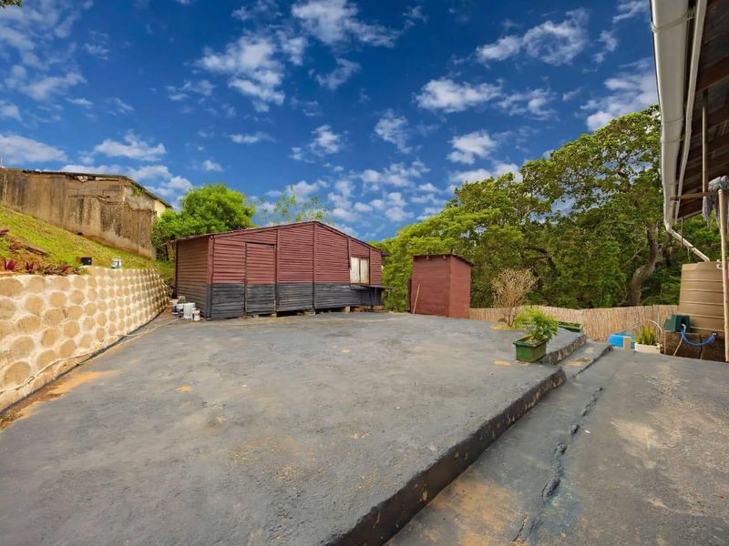 Staggering House for sale in in the fauna of  Sea Park, Umtentweni - Photo 2