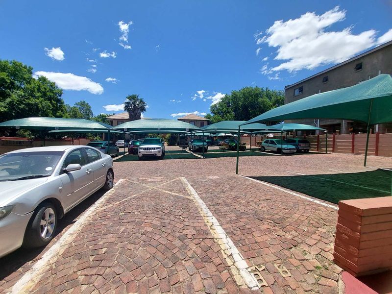 BARGAIN BUY  ! IDEAL FOR SINGLES/ A COUPLE or SMALL FAMILY! 64m2 2 Bedroom Townhouse in Alberton - Photo 6