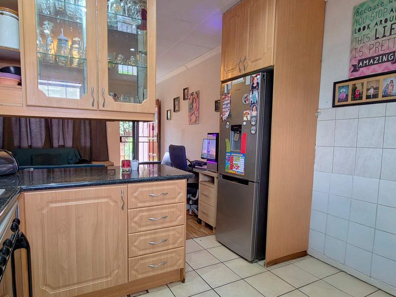 2 Bedroom Townhouse in Meyersdal - Photo 8