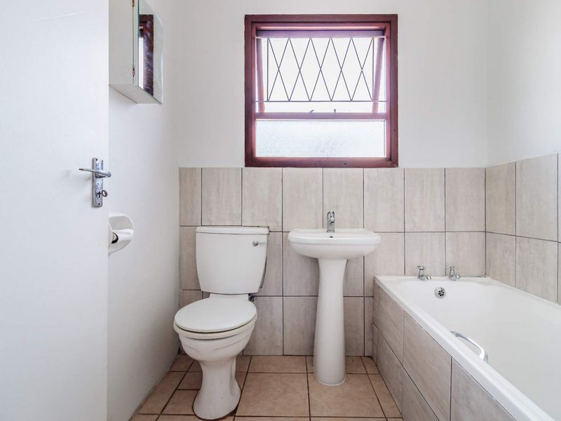 2-Bedroom Home - Sherwood, Port Elizabeth - Photo 5