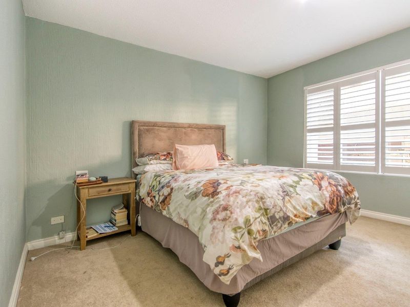Unfurnished spacious garden unit in secure complex - Photo 5