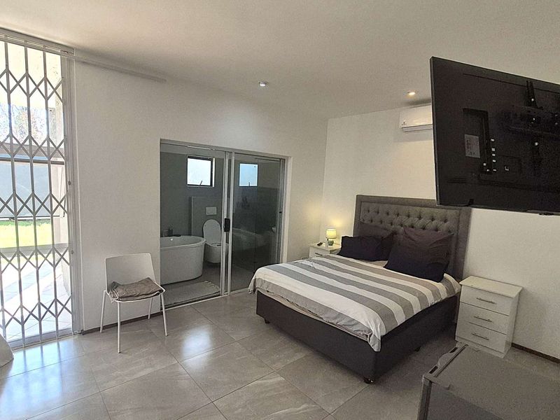 Exceptional 5 Bedroom Free Standing House in Morningside – Prime Position Near Sandton CBD | Ideal Luxury Home or Boutique Guesthouse Opportunity** - Photo 8