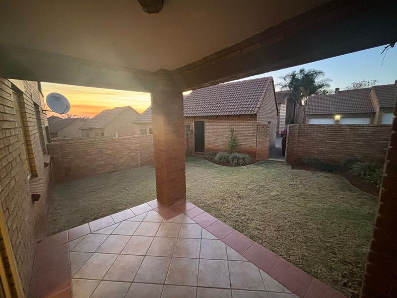2 Bedroom ground unit in Mooikloof Ridge - Photo 2