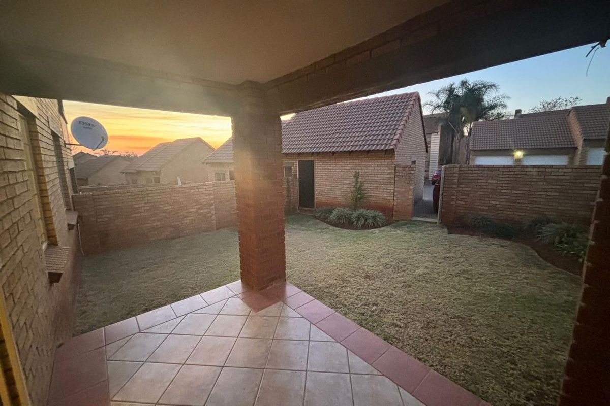 2 Bedroom ground unit in Mooikloof Ridge - Photo 2