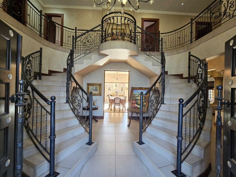 Tuscan Villa where elegance meets luxury - crafted for family, lifestyle, and prestige. - Photo 10
