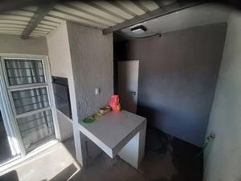 SELLING TOWNHOUSE BELOW VALUATION & AT A REDUCED PRICE - Photo 6