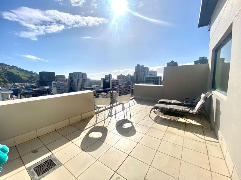 ON TOP OF THE WORLD - Airbnb and Pet-Frienldy  Two bedroom Penthouse in the Heart of Cape Town - Photo 2