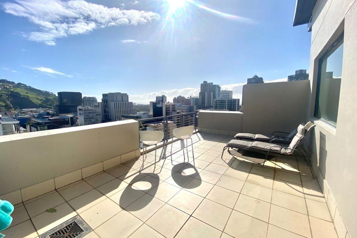 ON TOP OF THE WORLD - Airbnb and Pet-Frienldy  Two bedroom Penthouse in the Heart of Cape Town - Photo 2