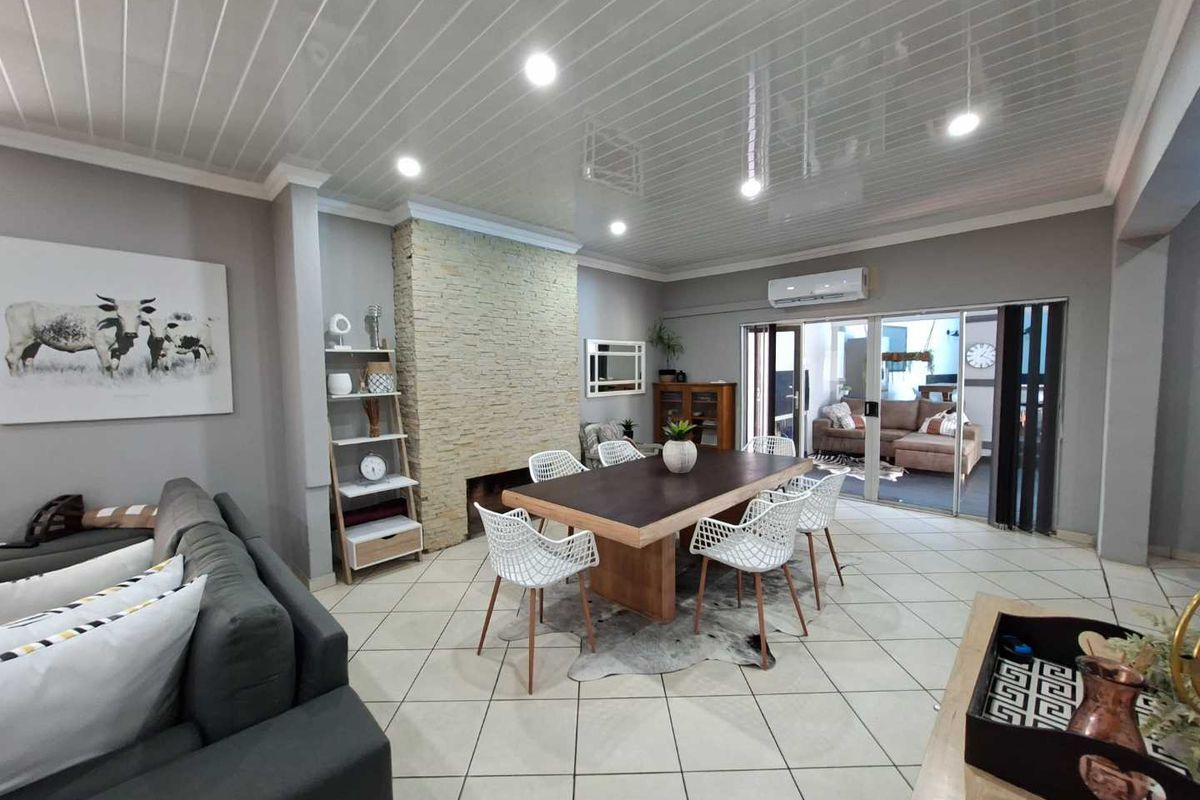 Luxurious Modern Home for Sale - Photo 3