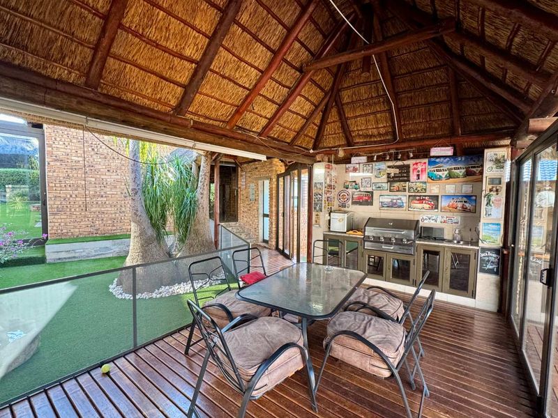 Stunning Family Home in Rangeview - Photo 8