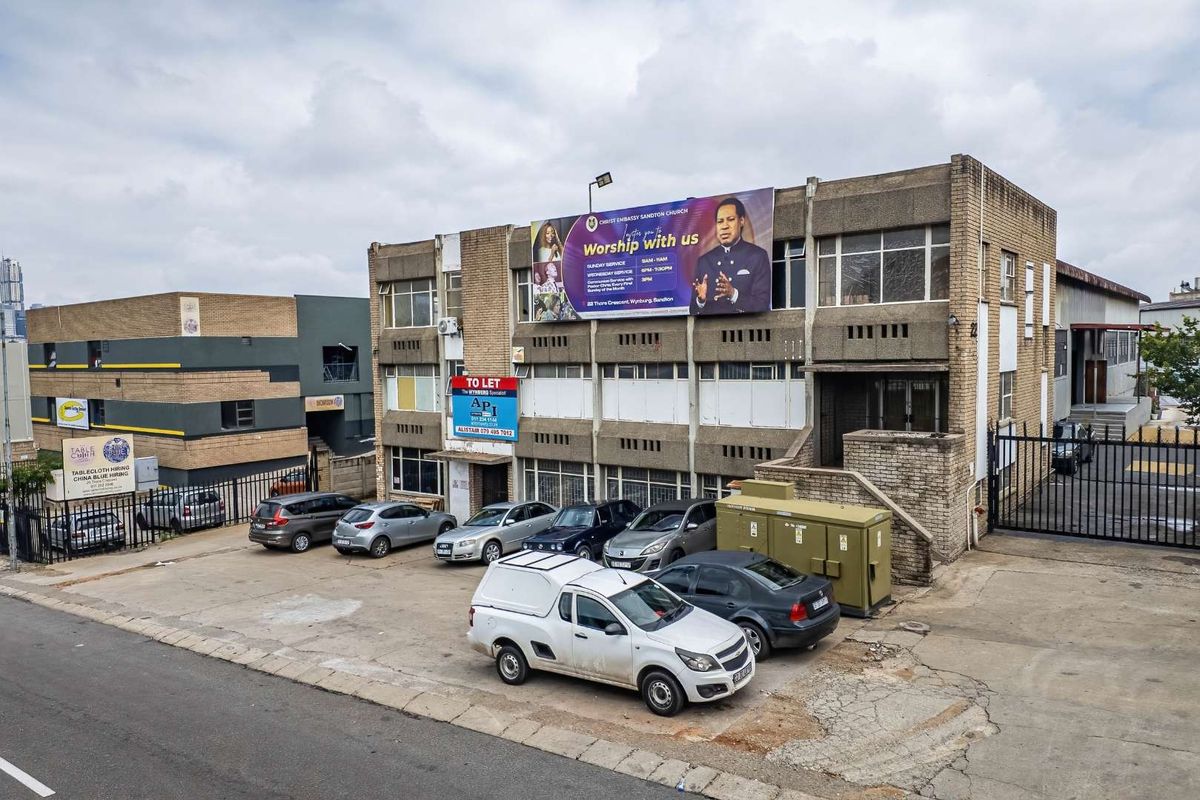 **Prime Industrial Warehouse & Office Space in Wynberg** - Photo 2