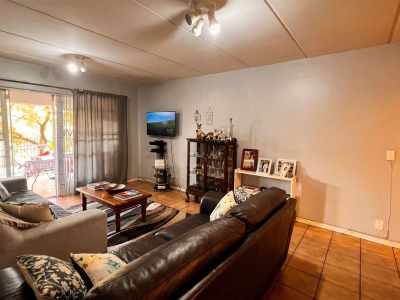 Spacious Ground-Floor Garden Townhouse in Castello – Pet Friendly! - Photo 3