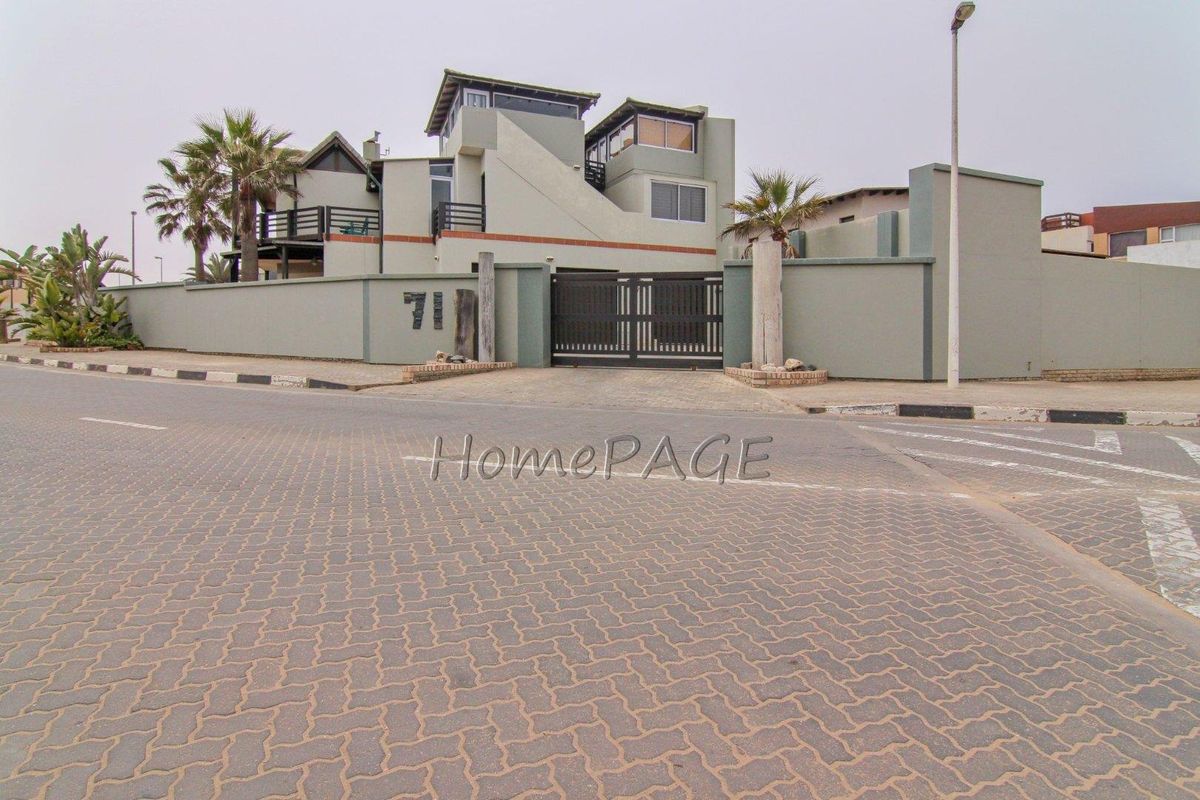 Waterfront, Swakopmund:  Well Located Luxurious Home is for Sale - Photo 2
