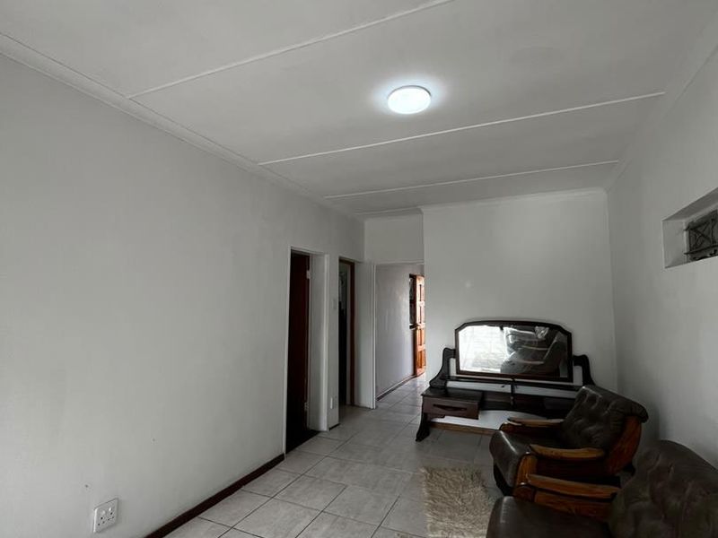 Spacious 1 Bedroom Garden Cottage - Photo 4