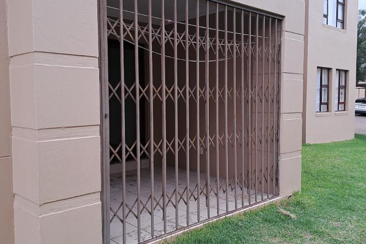 2 Bed 2 Bath Groundfloor Unit - Photo 3
