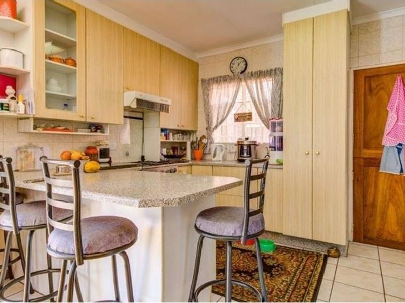 3 Bedroom House in Glen Marais - Photo 4