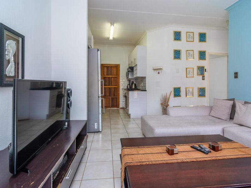 Where Contemporary Design Meets Every day Ease - Photo 7