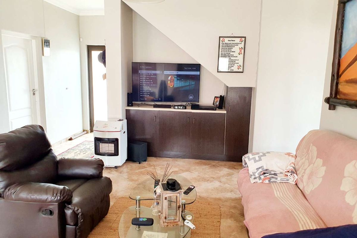 This corner unit offer you a real lock-up-and-go! - Photo 5